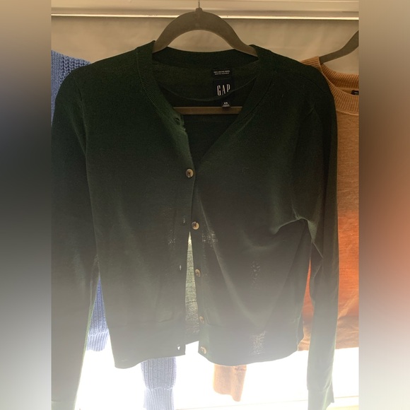 4 Gap Sweaters - Picture 4 of 9